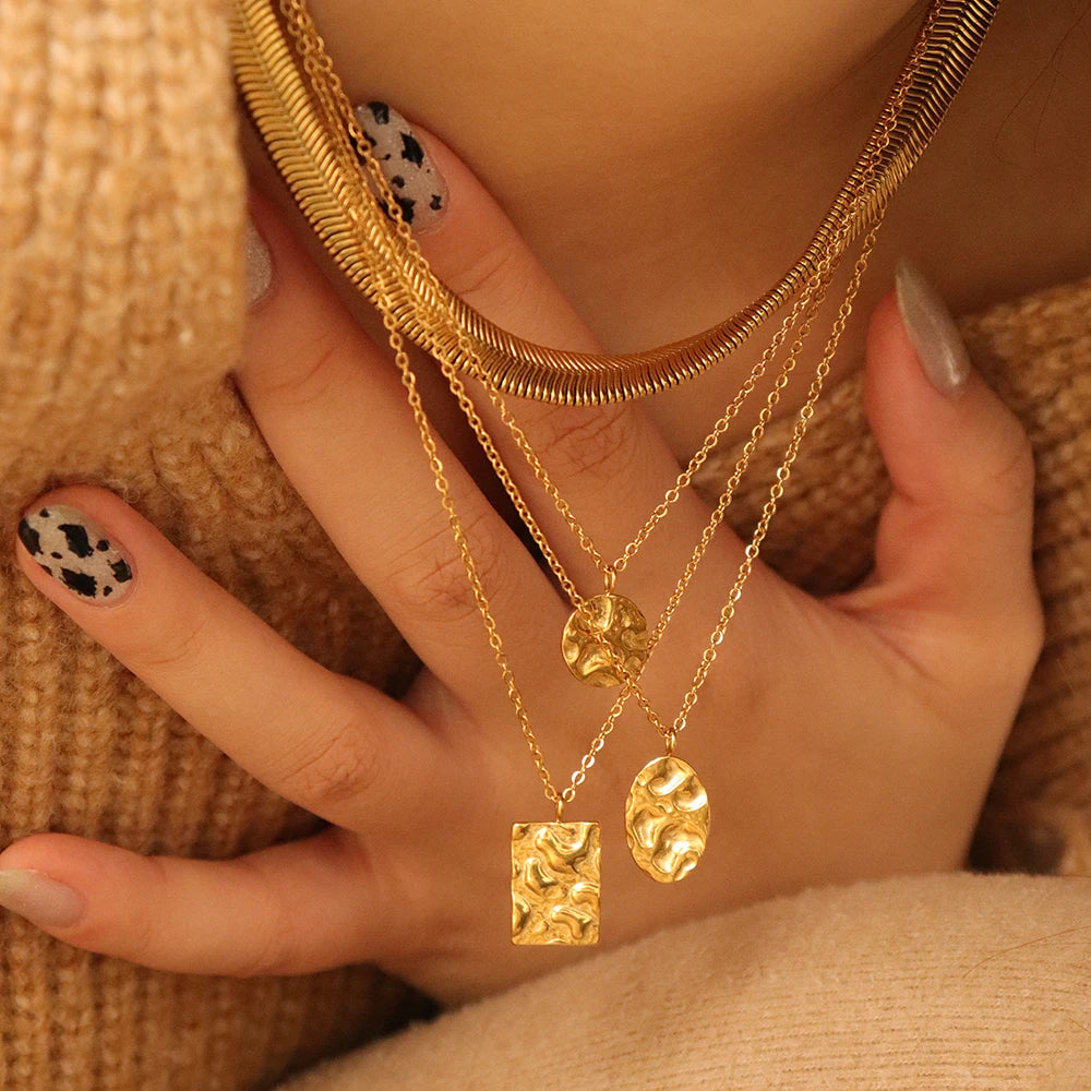 L’Ovale Doré Necklace