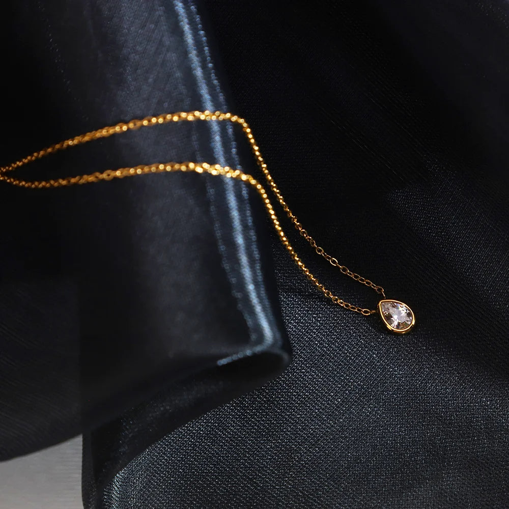 Larme de Lumière Necklace