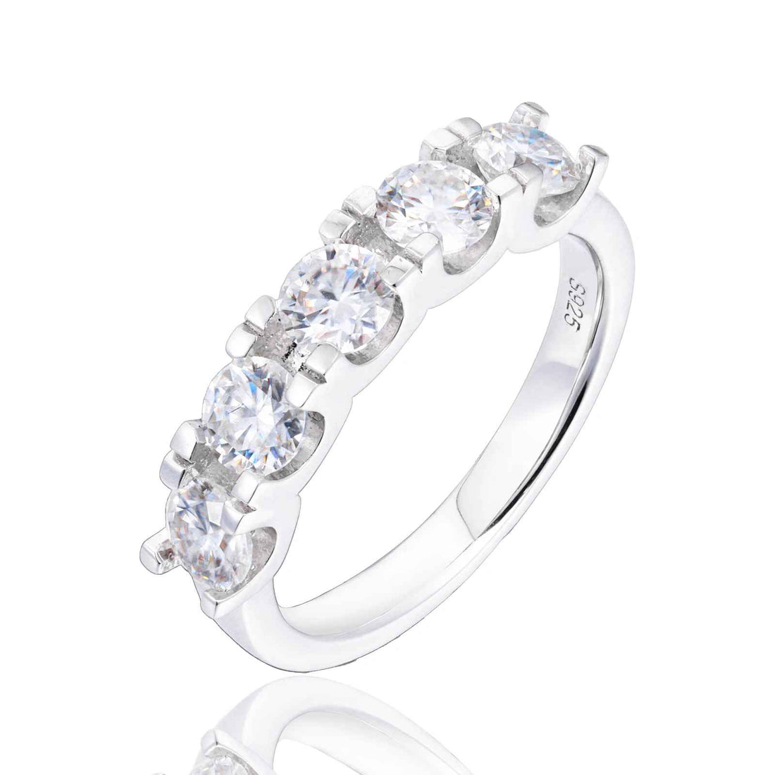 Éclat Line VVS Moissanite Ring