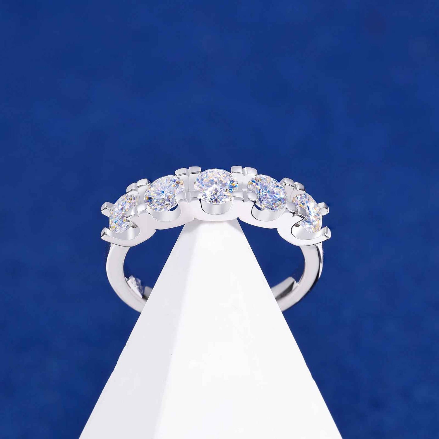 Éclat Line VVS Moissanite Ring - Guerilla Choice