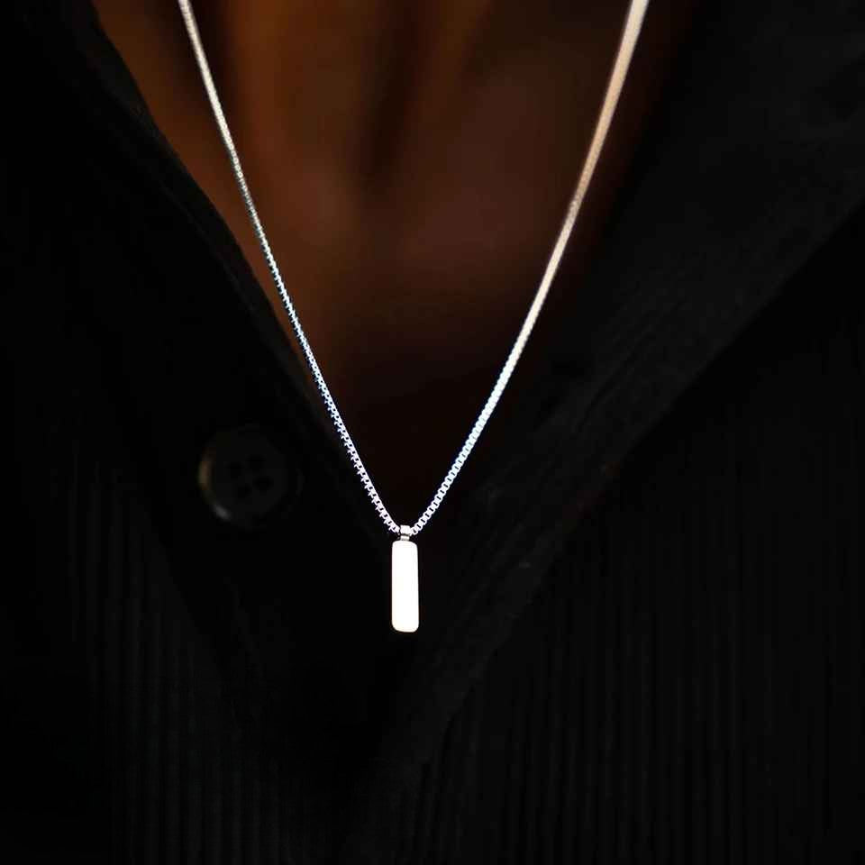 Linéaire Minimal Pendant Necklace