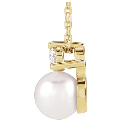 14K yellow gold pearl and diamond necklace with cultured white freshwater pearl