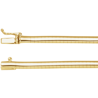 Close-up of Guerilla Choice polished 14K yellow gold 4 mm Omega chain showing its smooth profile and box clasp