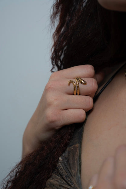ESTELLE SNAKE RING