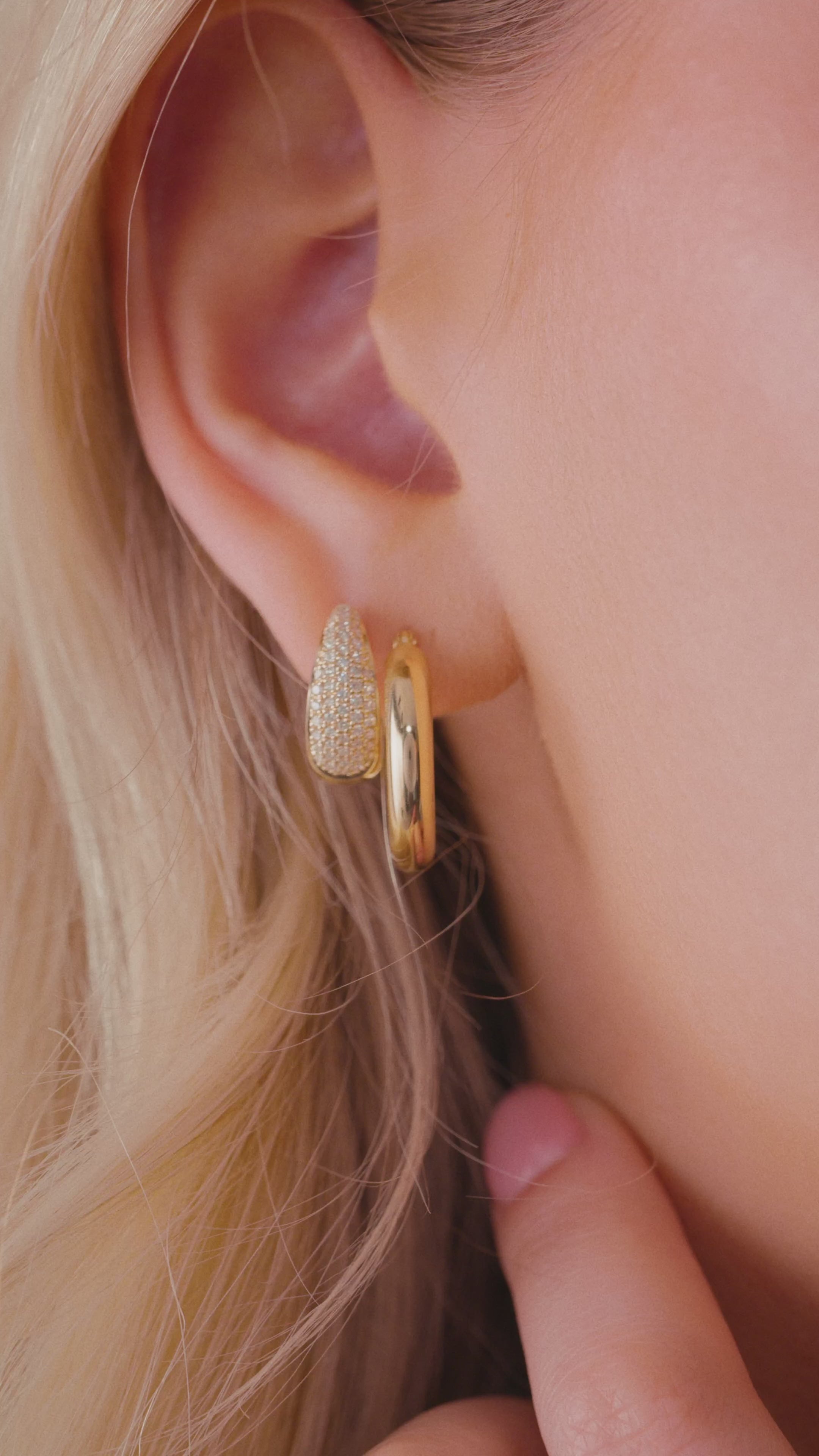 Cercle Solaire 14K Yellow Gold Tube Hoop Earrings – 20 mm