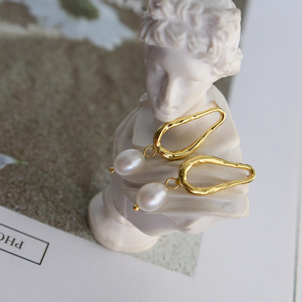 AVELINE PEARL EARRINGS | aveline-pearl-earrings | Earrings | Guerilla Choice