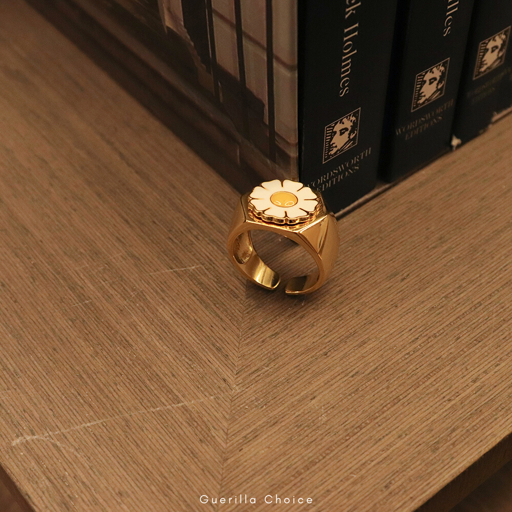EVELINE BONHEUR FLOWER RING | eveline-bonheur-flower-ring | Ring | Guerilla Choice